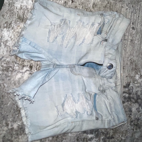 Cute American eagle Jean shorts - Picture 2 of 5